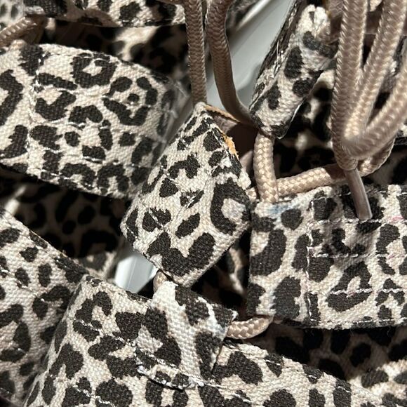 Very G | Shoes | Very G Leopard Print Sandals | Poshmark Very G leopard print open sandals‎ Size 9. B61